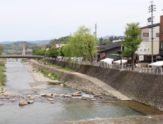 春 ～新緑と朝市～